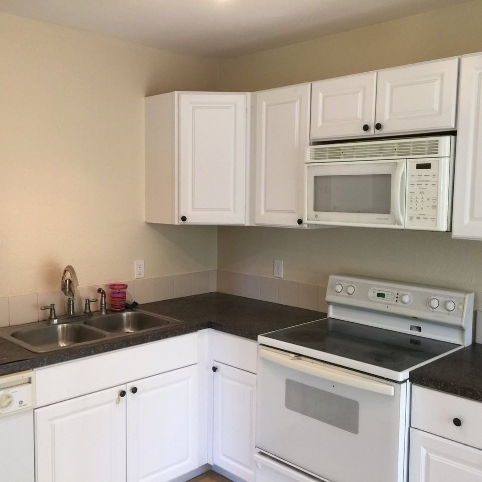2209 19th St W - Photo 2 of 10