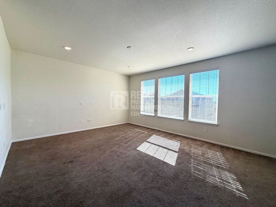 15098 Chicago St - Photo 3 of 20