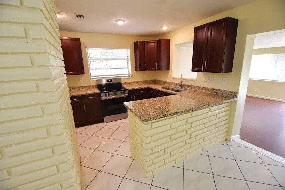 6900 Cypress Rd - Photo 4 of 15