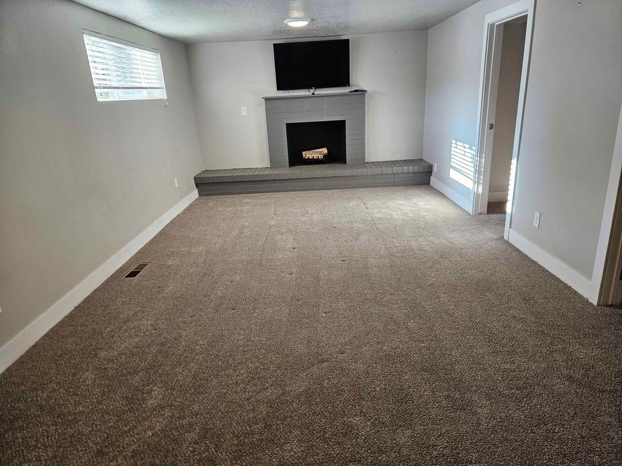 3151 S Green St - Photo 4 of 14