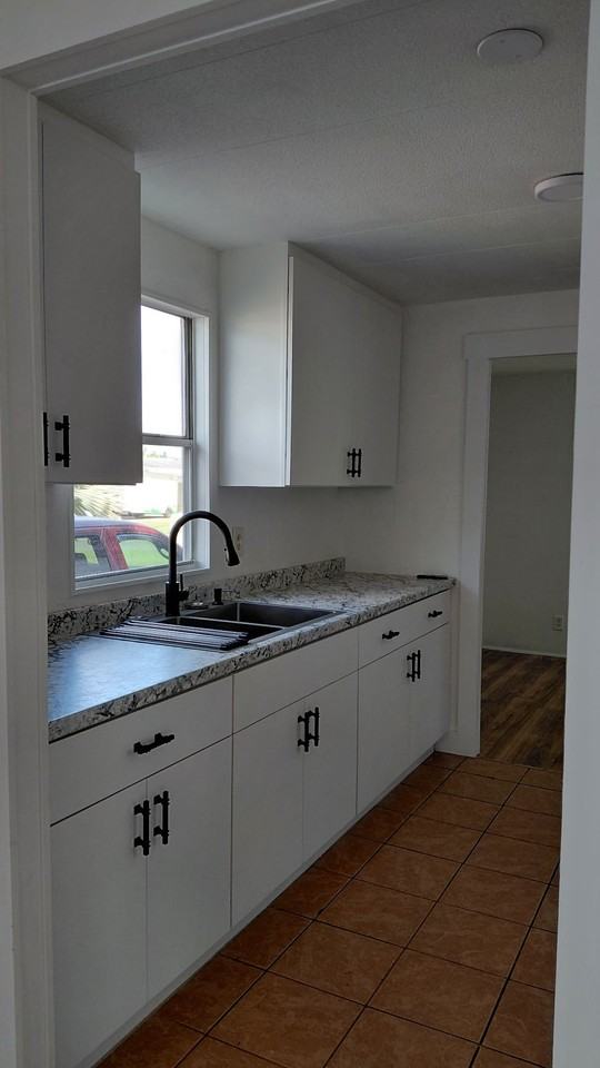 6132 108th Ave N - Photo 2 of 10