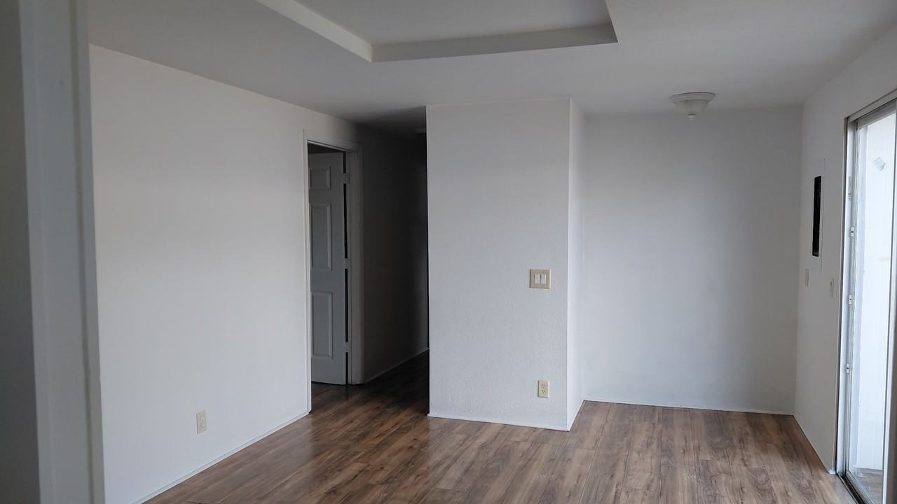 6132 108th Ave N - Photo 5 of 10
