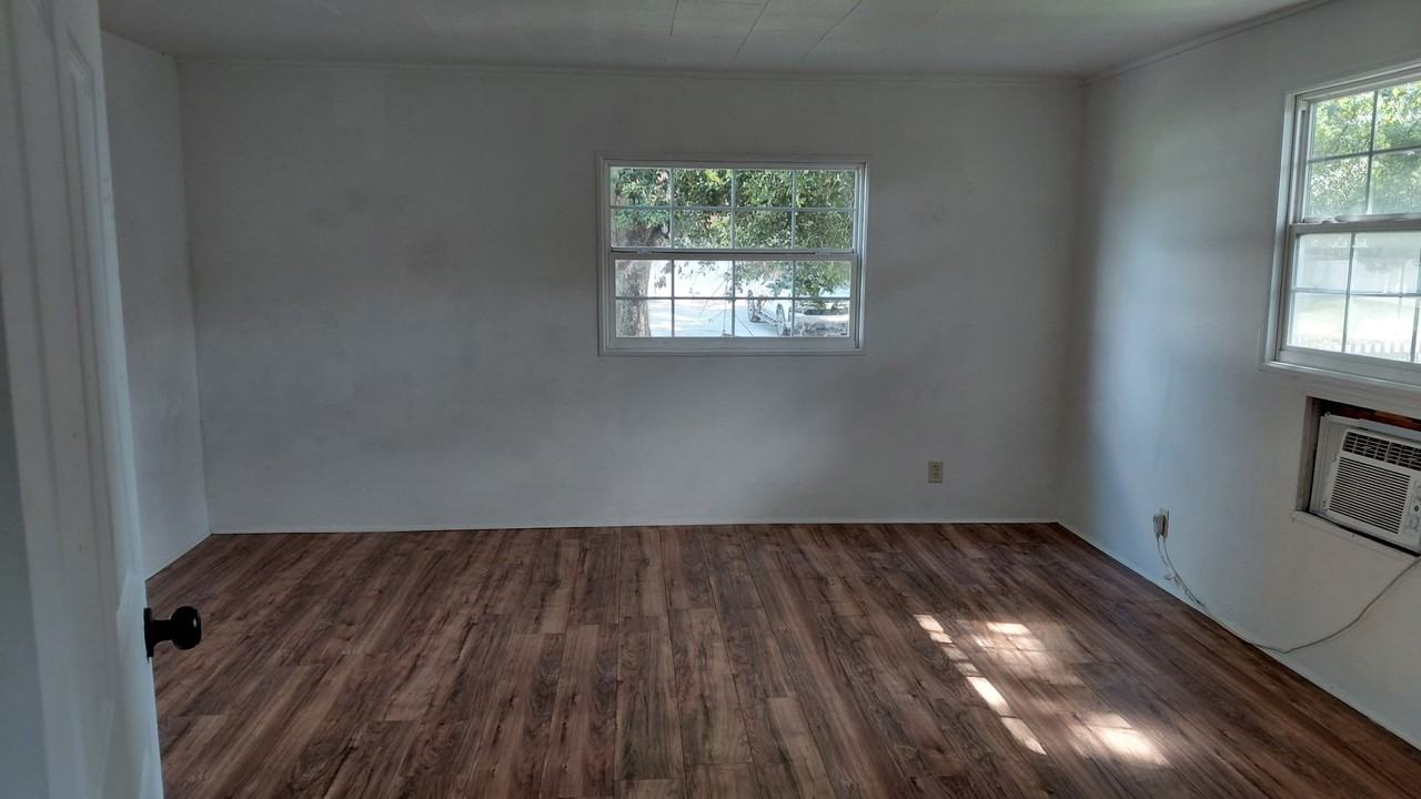 6132 108th Ave N - Photo 7 of 10