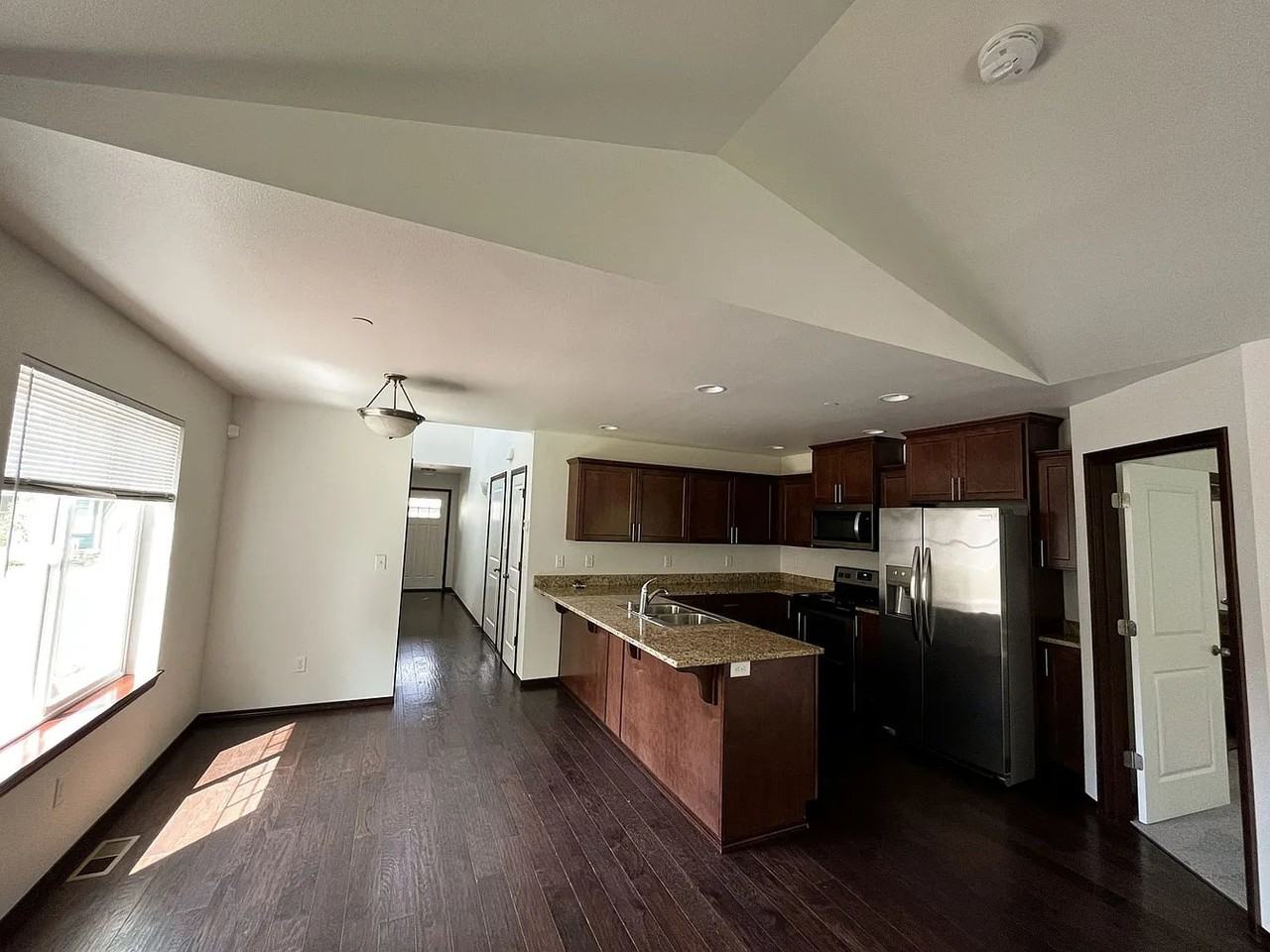 703 Kodiak Ln - Photo 7 of 20
