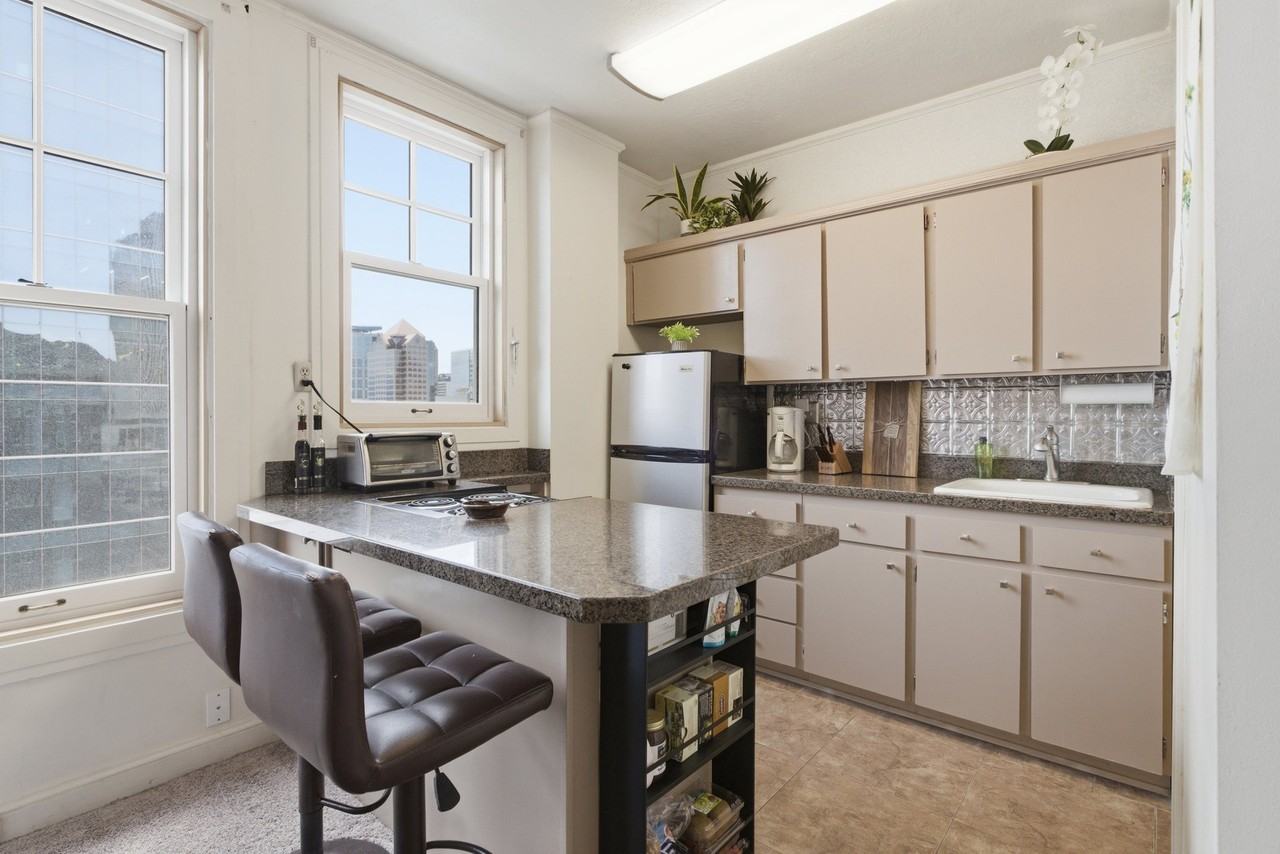29 S State St #813 - Photo 2 of 20