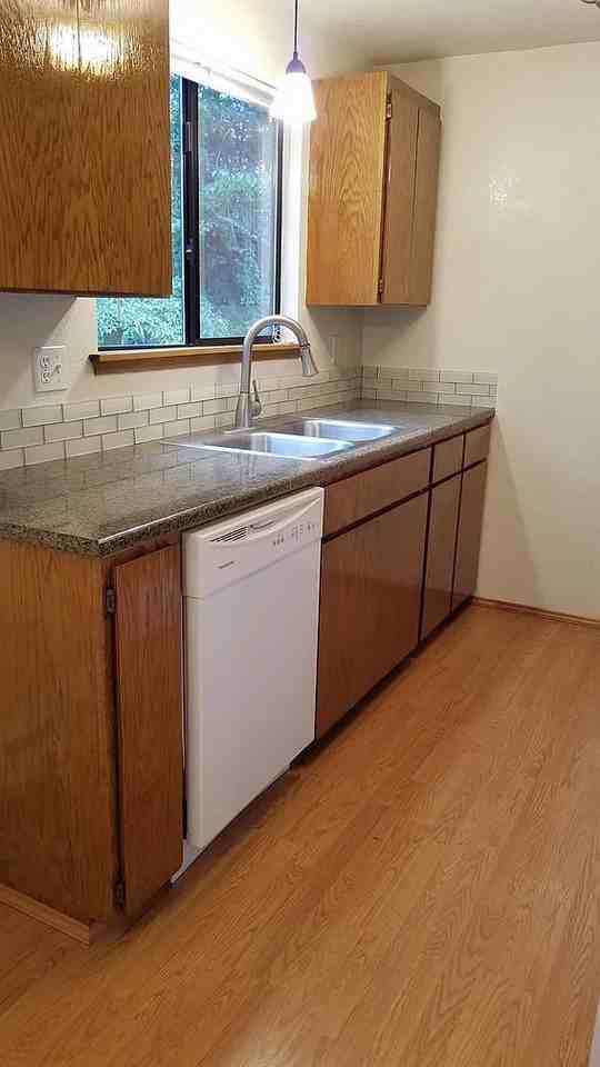607 107th Ave E - Photo 5 of 16