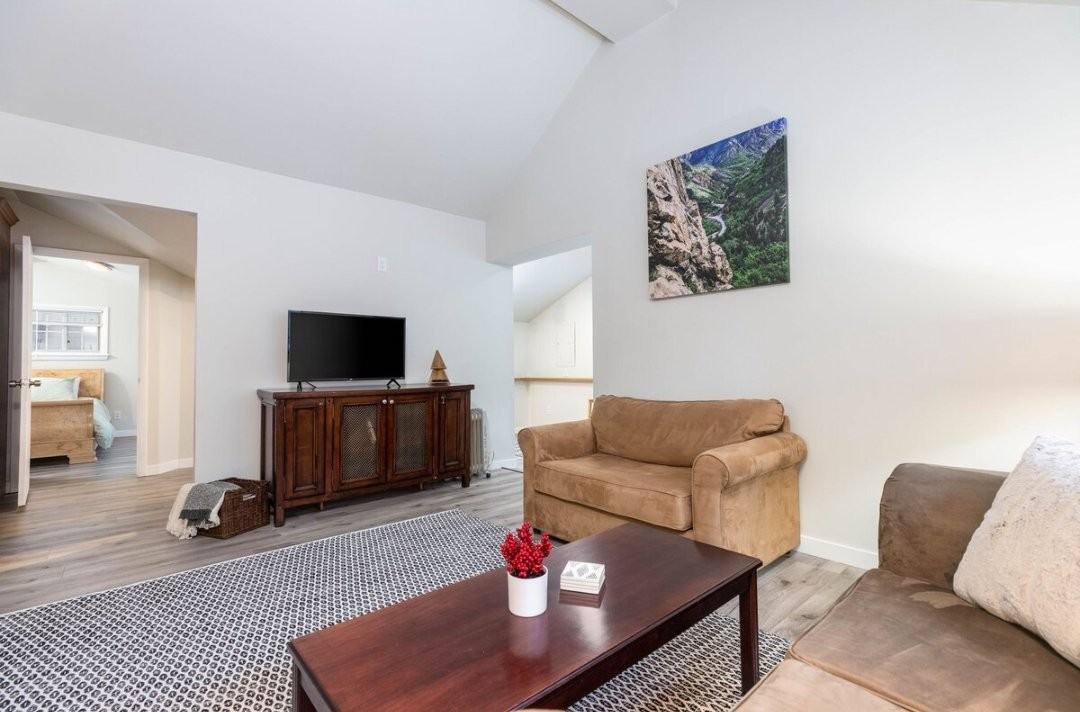6820 S Maxfield Dr #7 - Photo 4 of 13