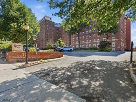 featured image of 70 S Munn Ave #413