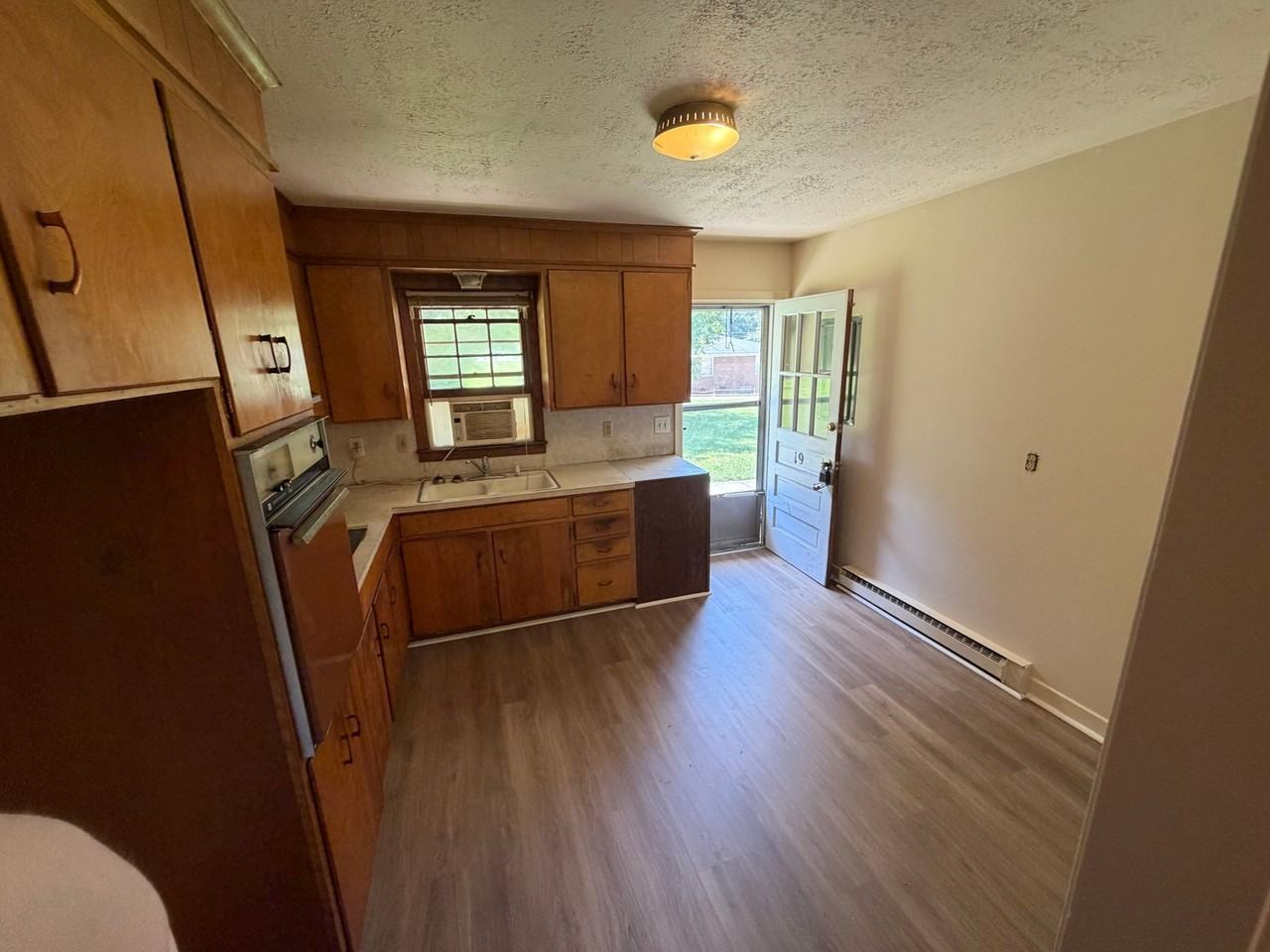 119 Winston St - Photo 2 of 7