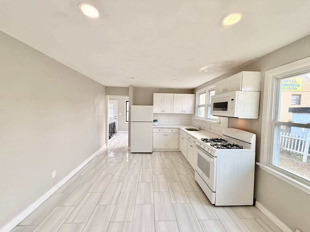 10 S Woodbury Rd - Photo 2 of 14