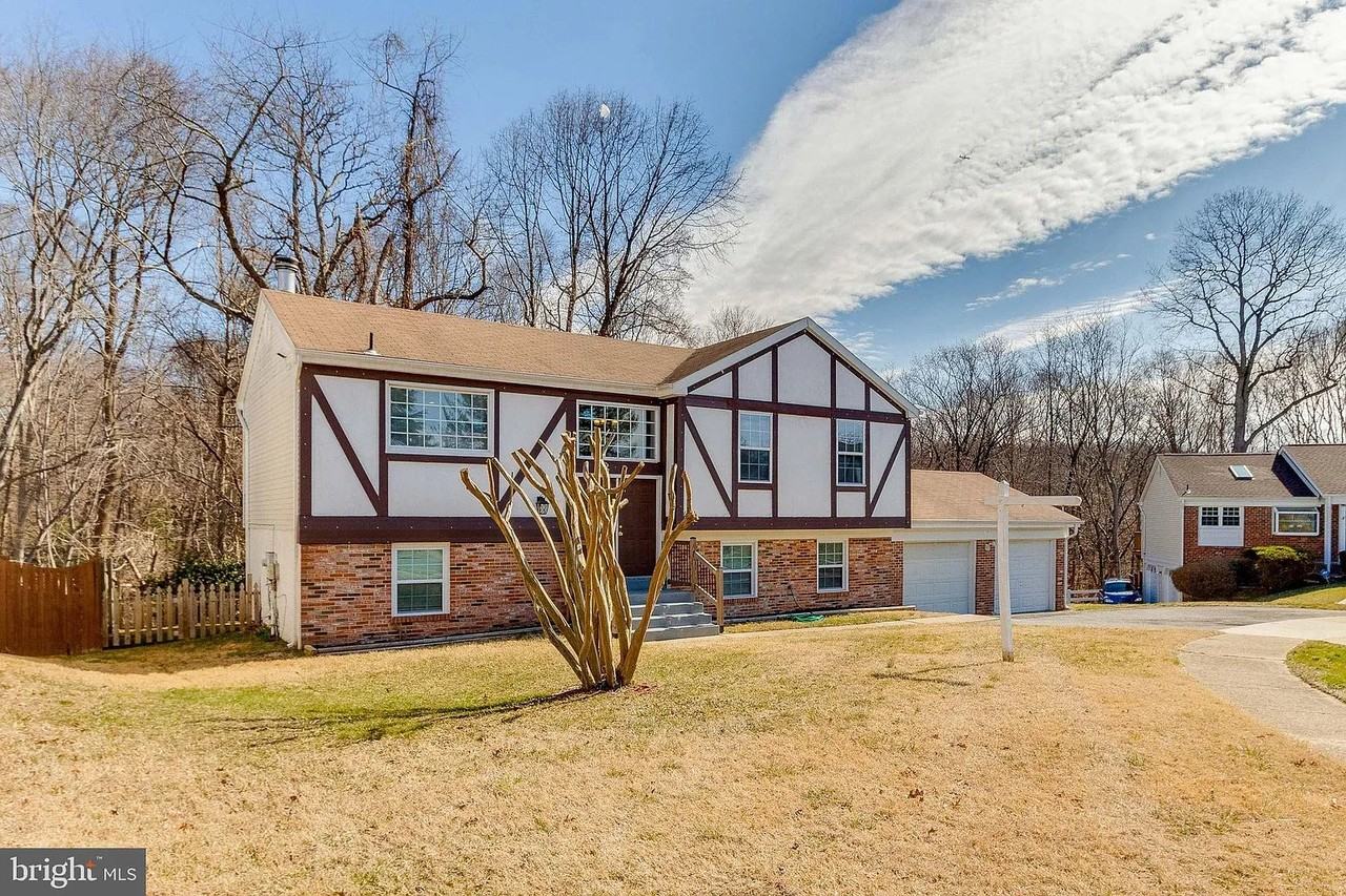 6204 Barrowfield Ct - Photo 2 of 9