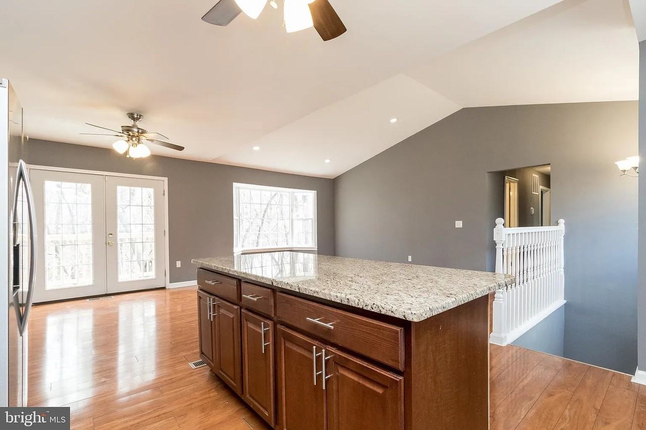 6204 Barrowfield Ct - Photo 4 of 9