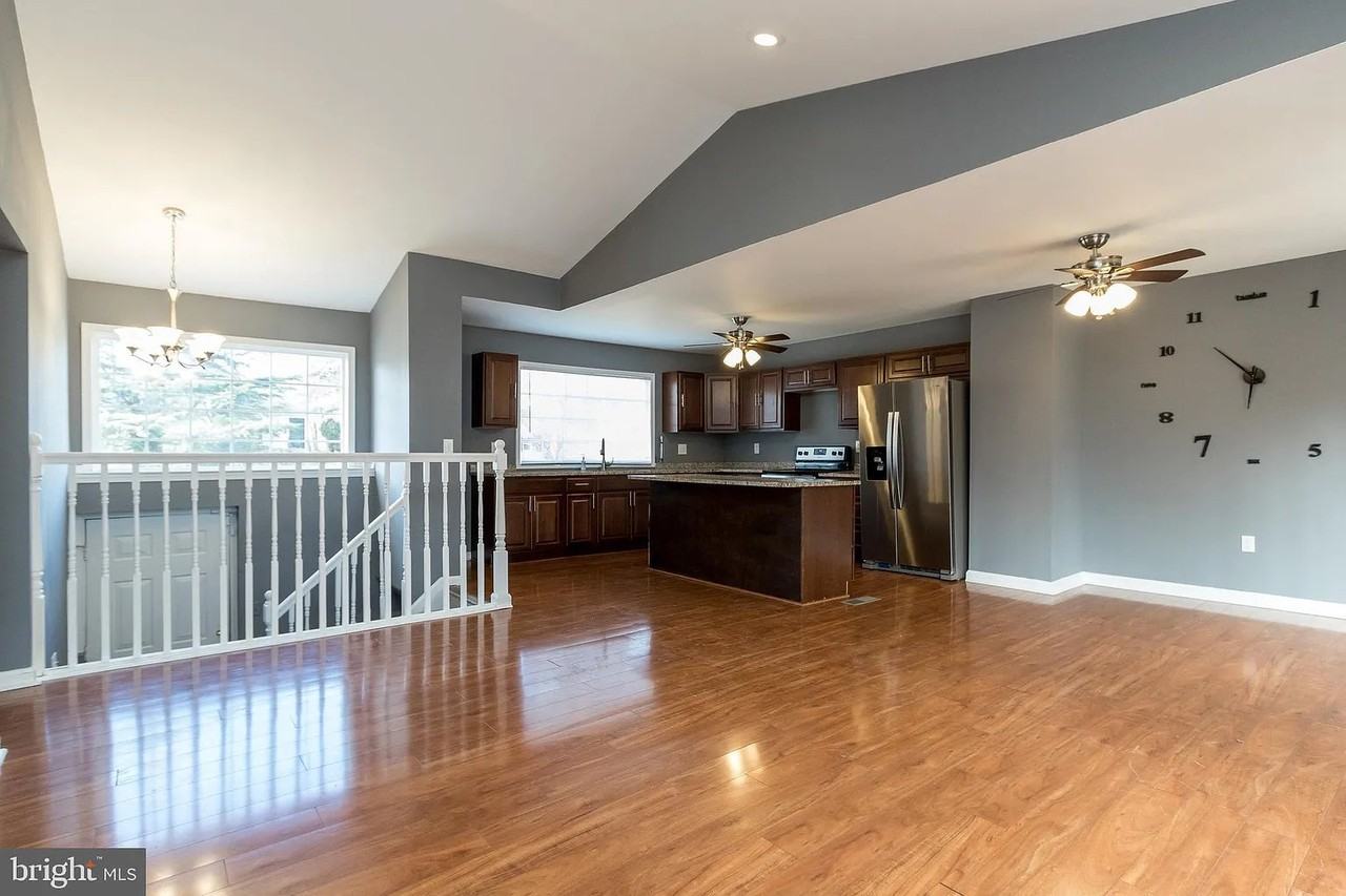 6204 Barrowfield Ct - Photo 5 of 9