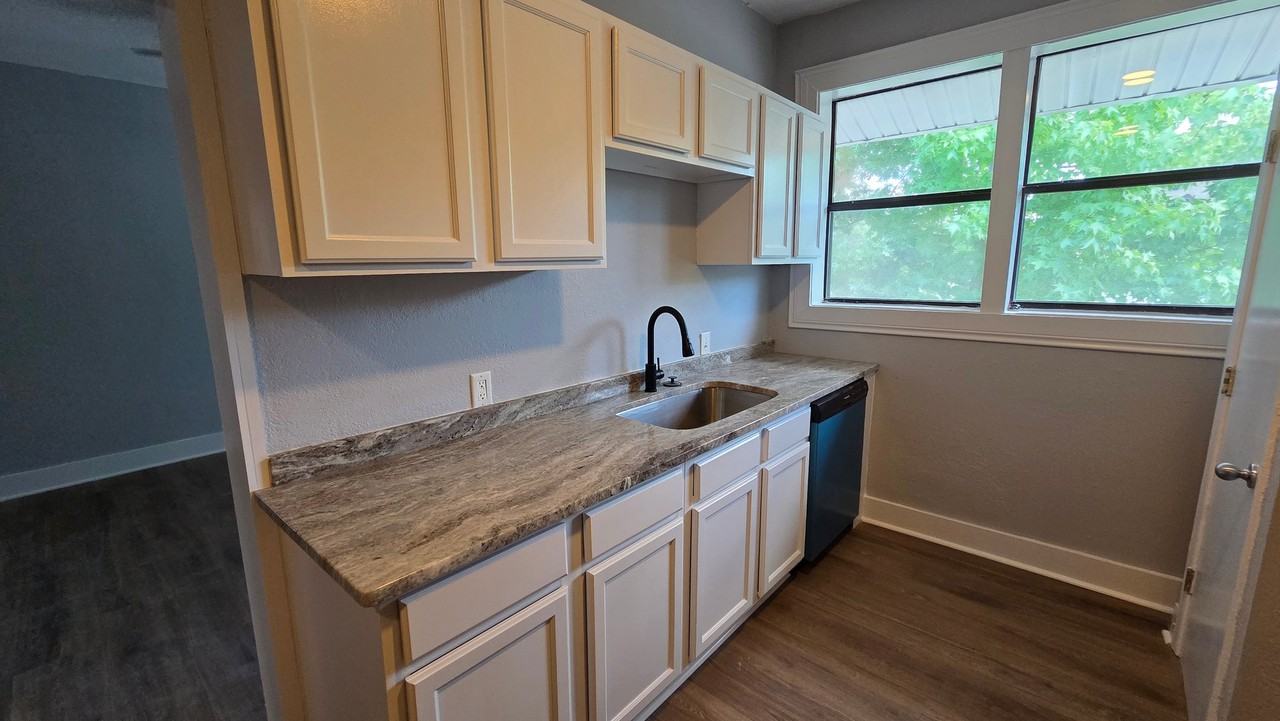 3421 W 12th St #A - Photo 2 of 12