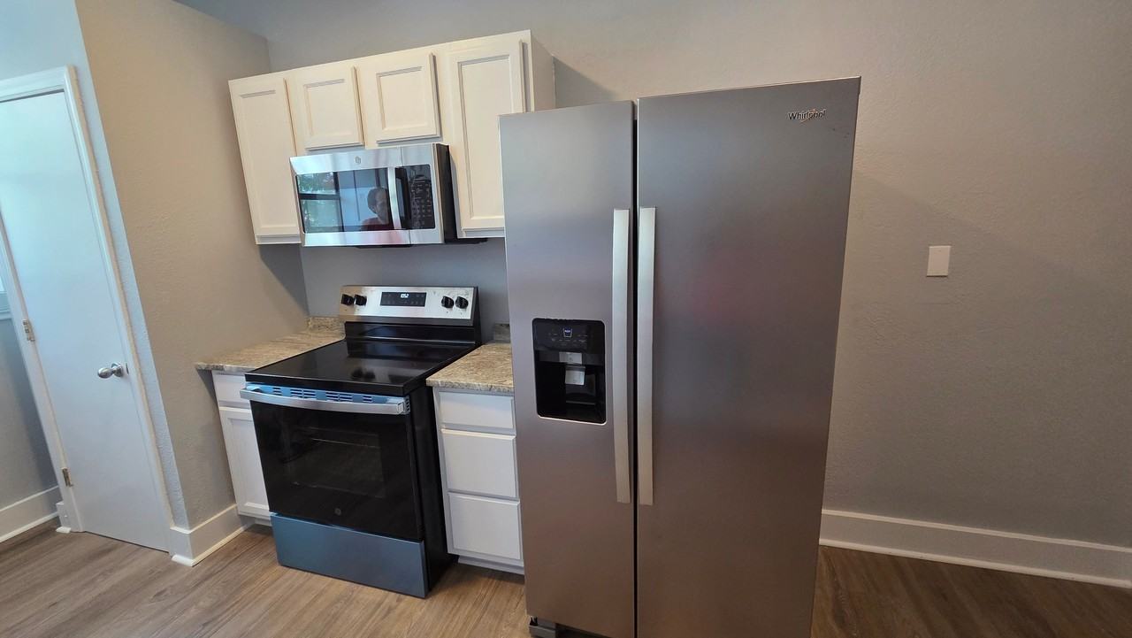 3421 W 12th St #A - Photo 3 of 12