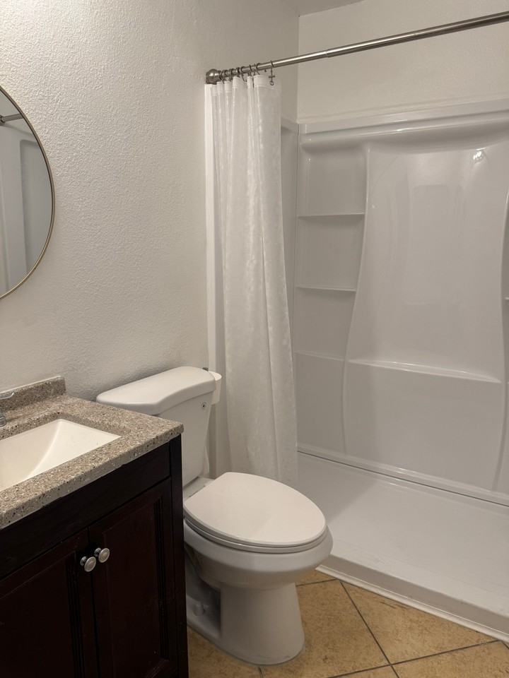 721 W 1st St #F103 - Photo 4 of 18