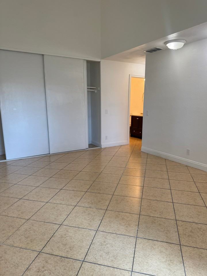 721 W 1st St #F103 - Photo 7 of 18