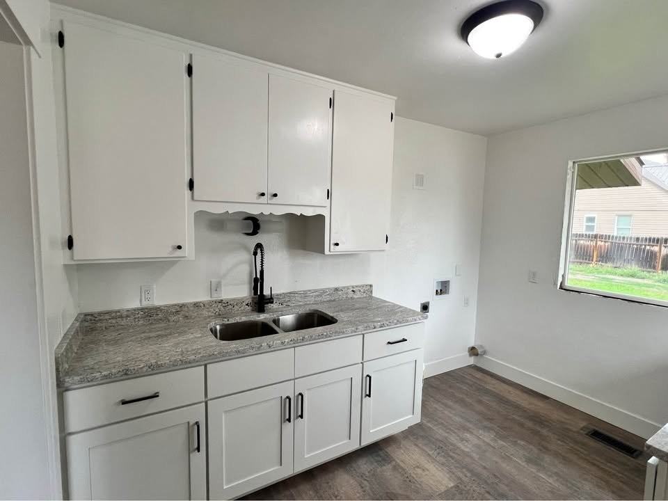 280 W 16th St #2 - Photo 4 of 11
