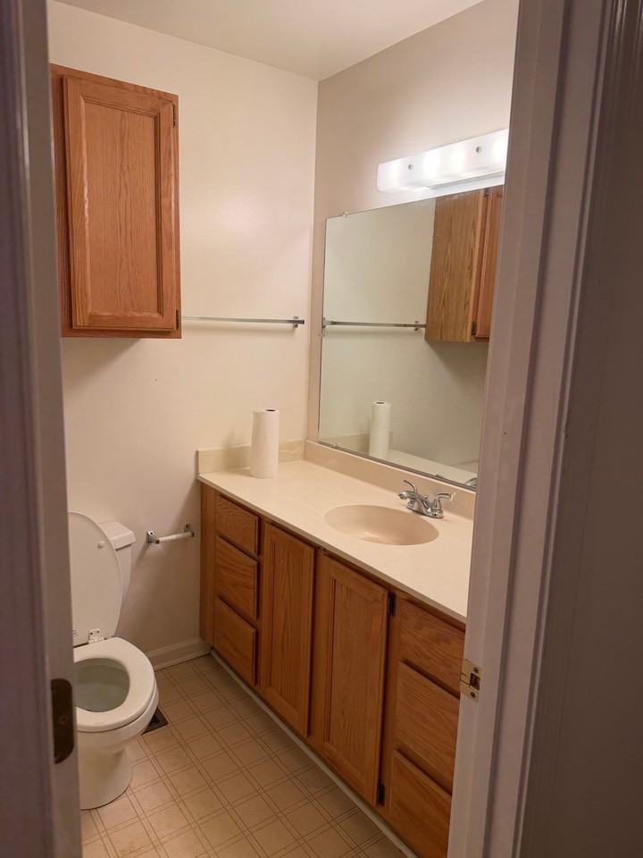 425 Ashlawn Dr - Photo 3 of 11