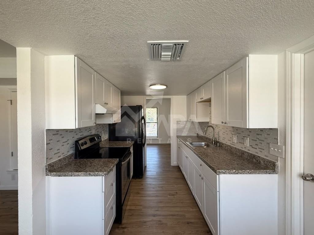 9703 Five Forks St - Photo 5 of 18