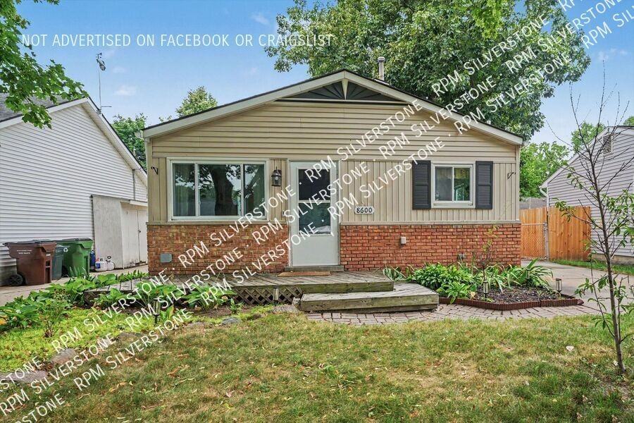 8600 Russell St - Photo 2 of 26