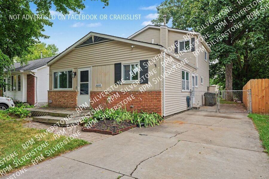 8600 Russell St - Photo 4 of 26