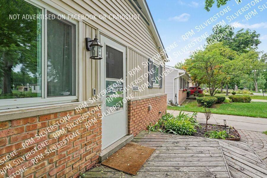 8600 Russell St - Photo 6 of 26