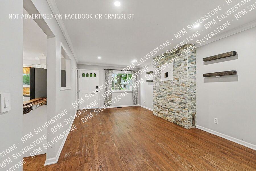 8600 Russell St - Photo 7 of 26