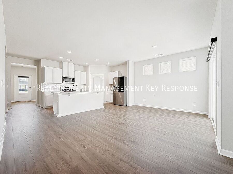 2042 Live Oak Dr - Photo 4 of 22