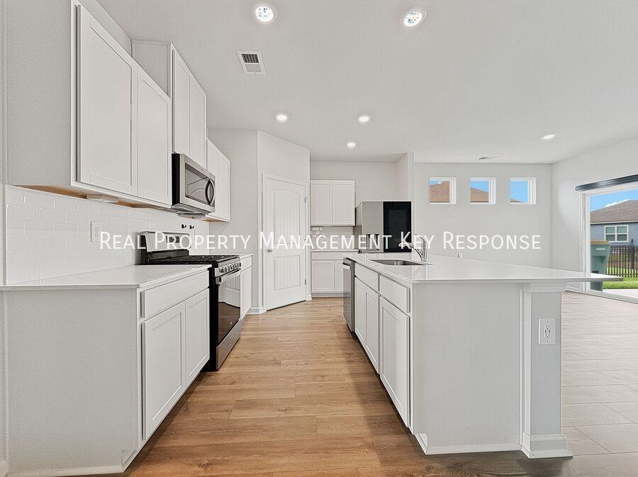 2042 Live Oak Dr - Photo 6 of 22