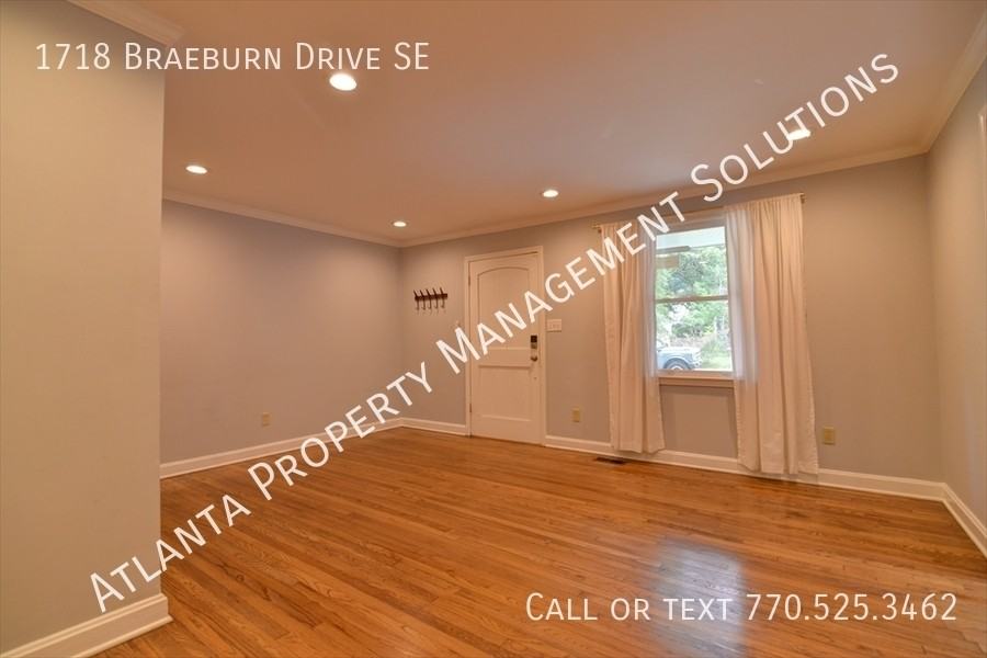 1718 Braeburn Dr Se - Photo 4 of 21