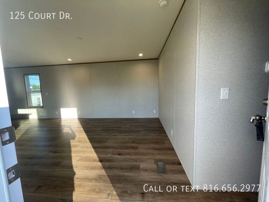 125 Court Dr - Photo 4 of 33