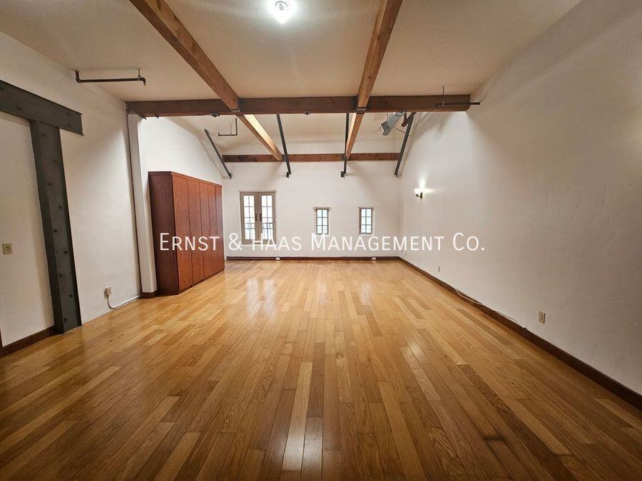 800 S Pacific Ave #202 - Photo 3 of 8