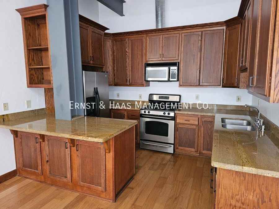 800 S Pacific Ave #202 - Photo 6 of 8