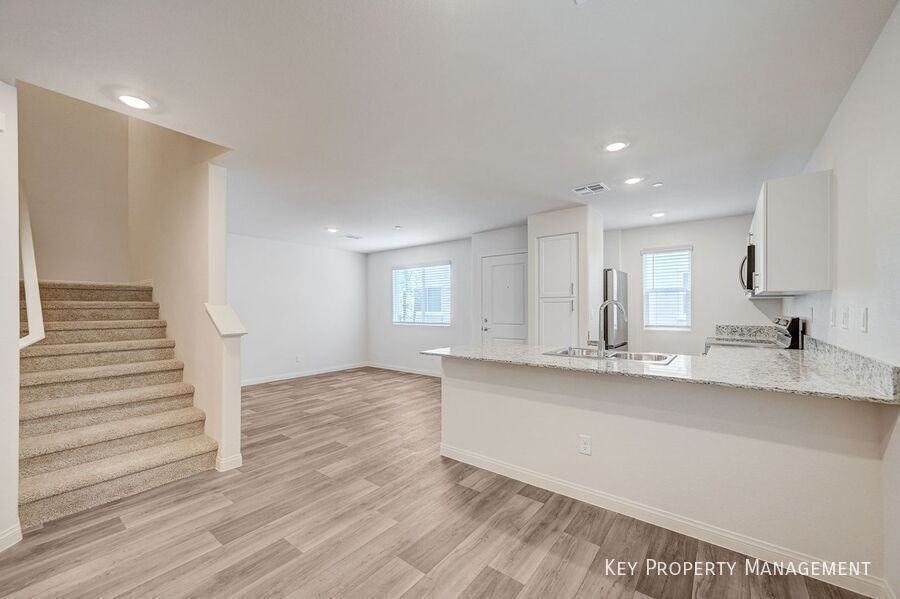 3026 Baltic Green St - Photo 6 of 27