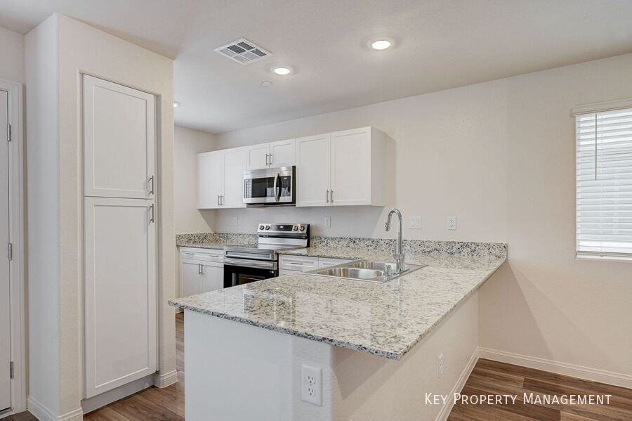 3026 Baltic Green St - Photo 7 of 27