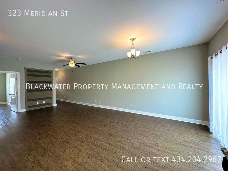 323 Meridian St - Photo 4 of 18