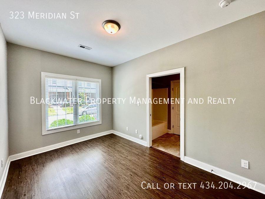 323 Meridian St - Photo 7 of 18