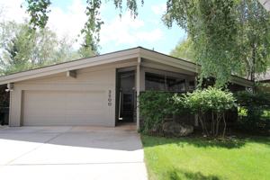 featured image of 3500 N Country Club Dr