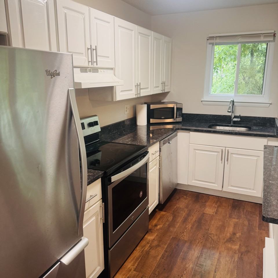19 Somers St #8 - Photo 3 of 30
