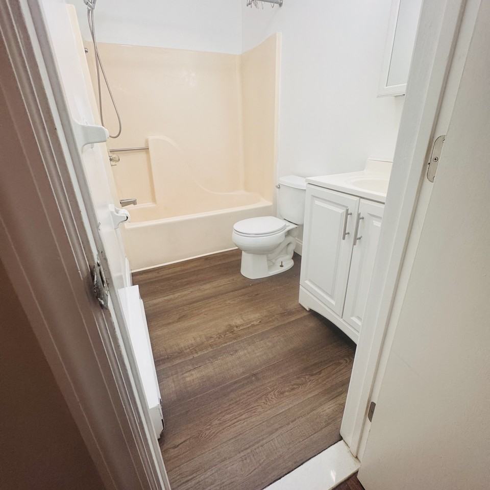 19 Somers St #8 - Photo 4 of 30