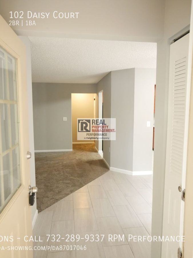 102 Daisy Ct - Photo 3 of 26
