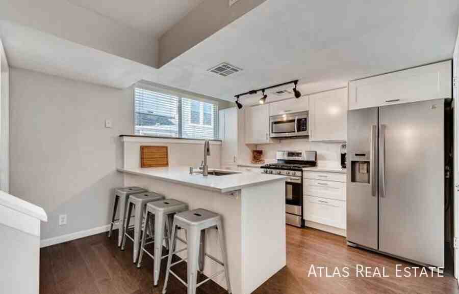 1025 Jasmine St #6 - Photo 4 of 19