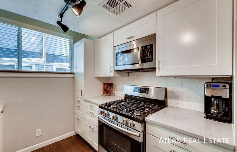1025 Jasmine St #6 - Photo 5 of 19