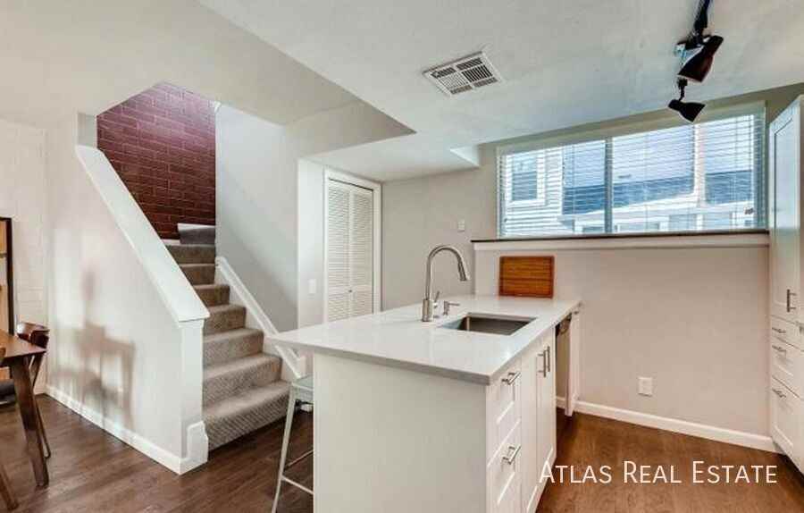 1025 Jasmine St #6 - Photo 6 of 19