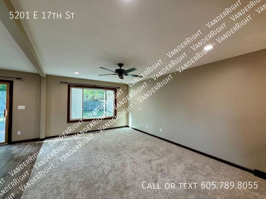 5201 E 17th St - Photo 2 of 31