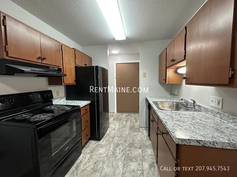12 Longrale Park Apt D - Photo 2 of 17