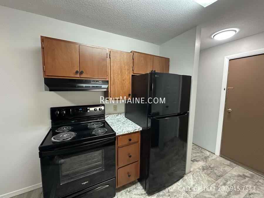 12 Longrale Park Apt D - Photo 4 of 17