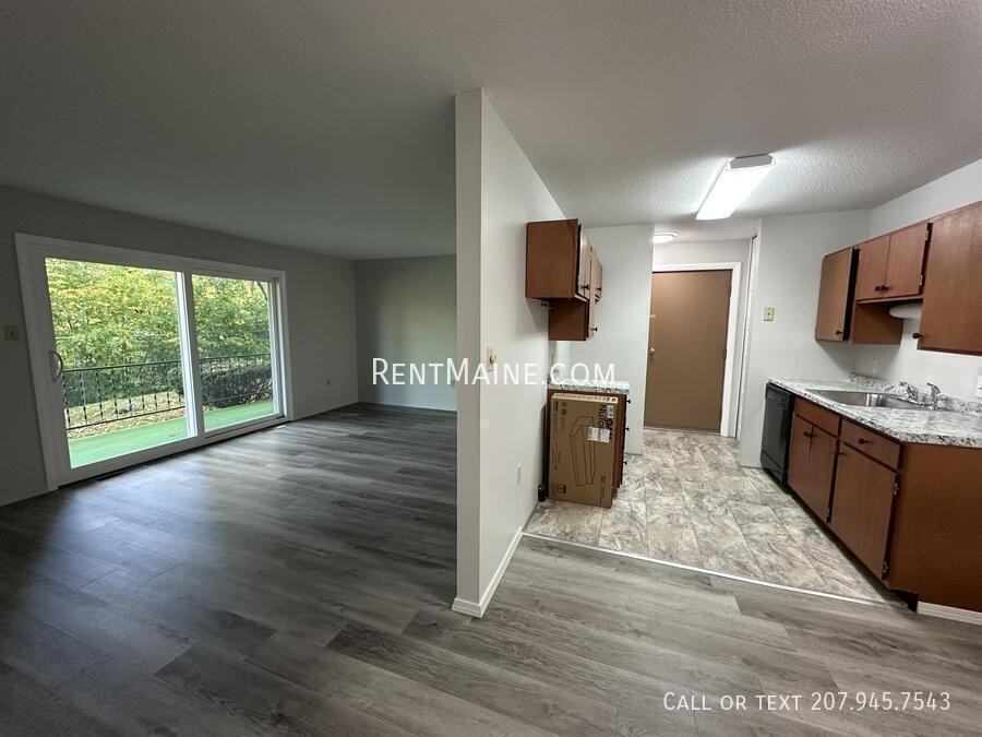 12 Longrale Park Apt D - Photo 5 of 17