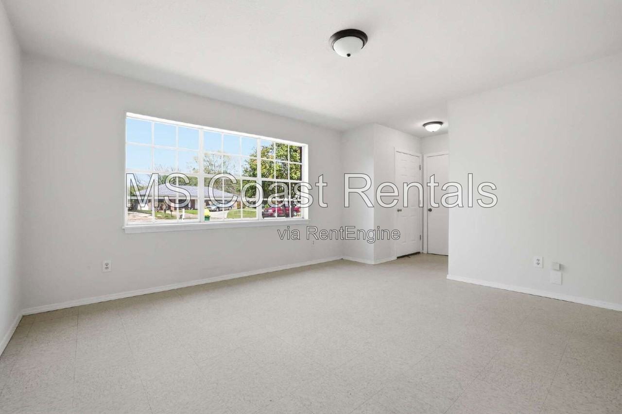 16205 Seville Ct - Photo 6 of 31